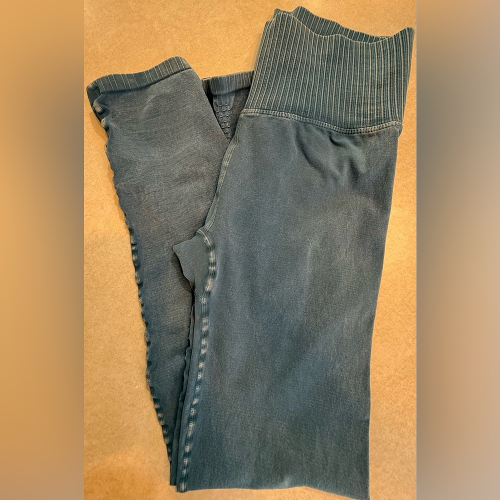 Free People Movement Good Karma Blue Leggings Size M/L NWOT - Picture 11 of 11